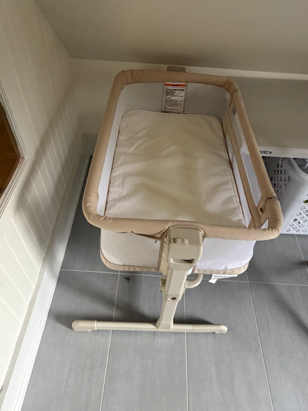 Bassinet bedside sleeper (Halo BassiNest brand)