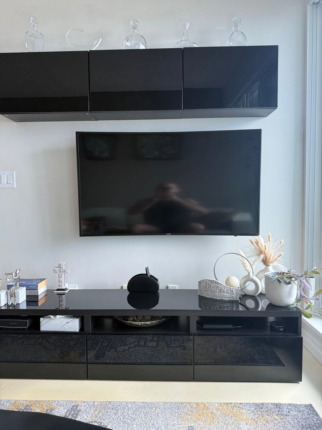 Samsung 55" Curved Smart TV - Excellent Condition - photo 2