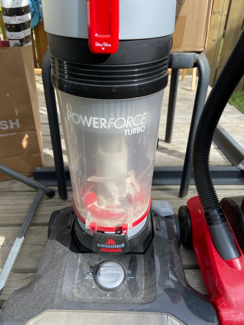 Bissell Powerforce Turbo and Dirt Devil Featherlite Vacuums - photo 2