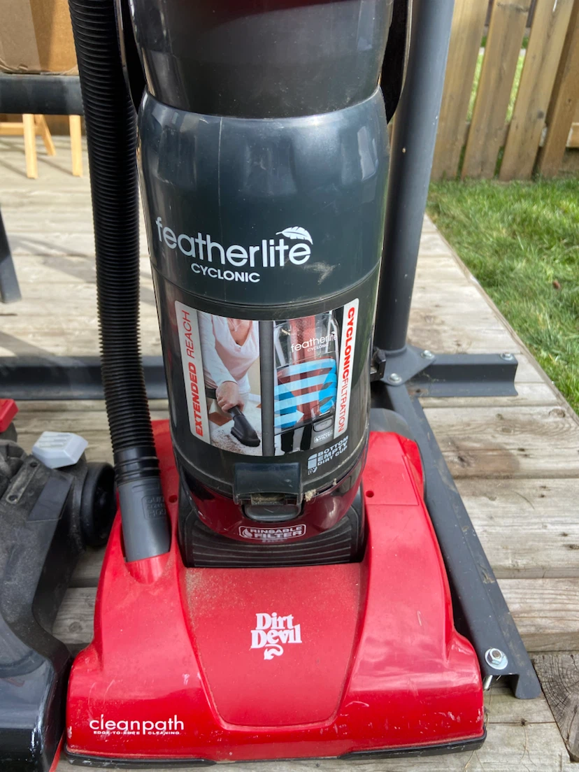 Bissell Powerforce Turbo and Dirt Devil Featherlite Vacuums - photo 4