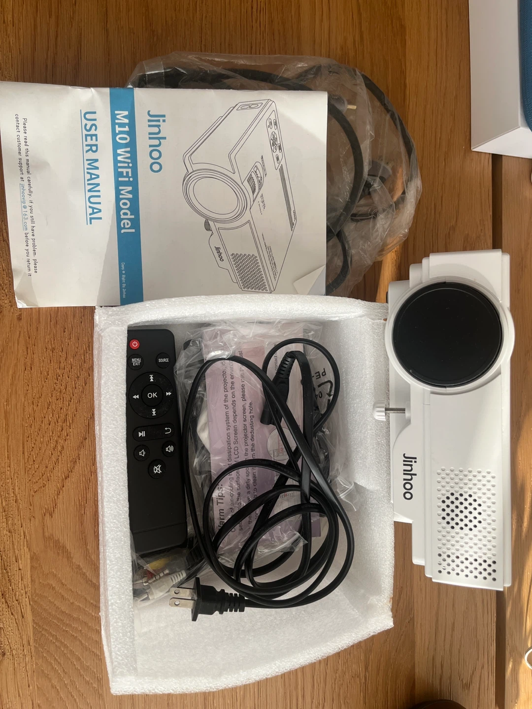 Jinhoo M10 WiFi Projector