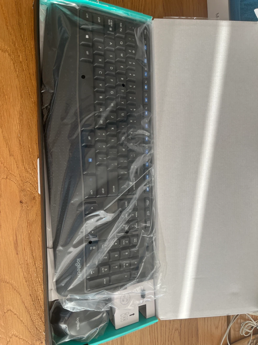 Logitech MK345 Wireless Keyboard and Mouse Combo - photo 2