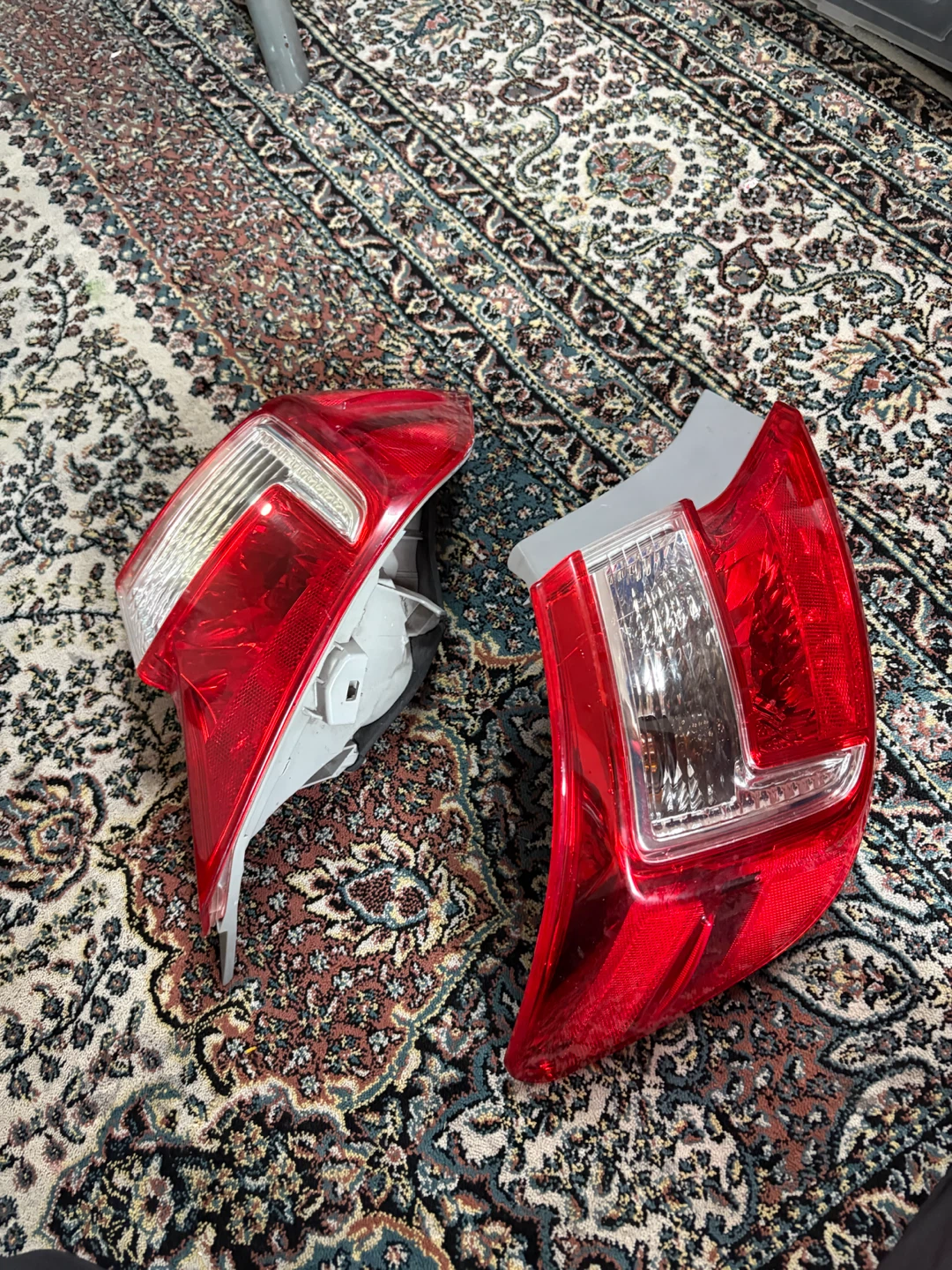 Set of replacement vehicle tail lights