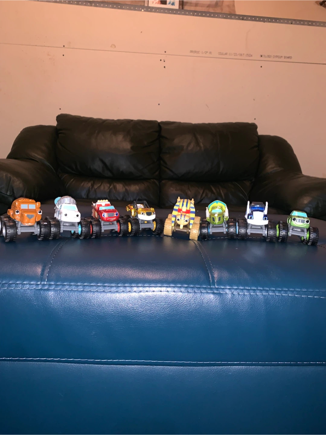 BLAZE AND THE MONSTER MACHINES TOYS