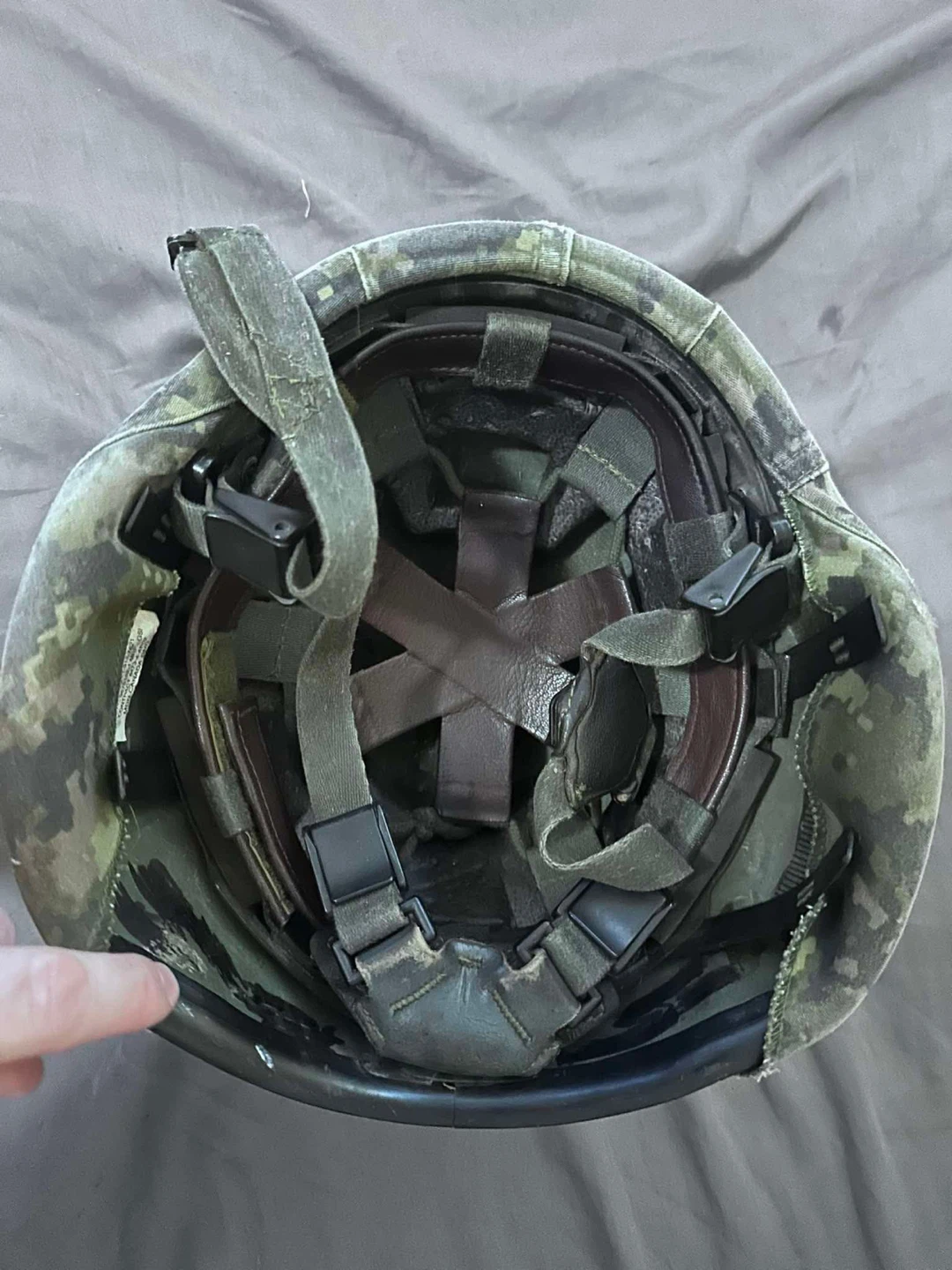 Canadian Military Combat Helmet - photo 4