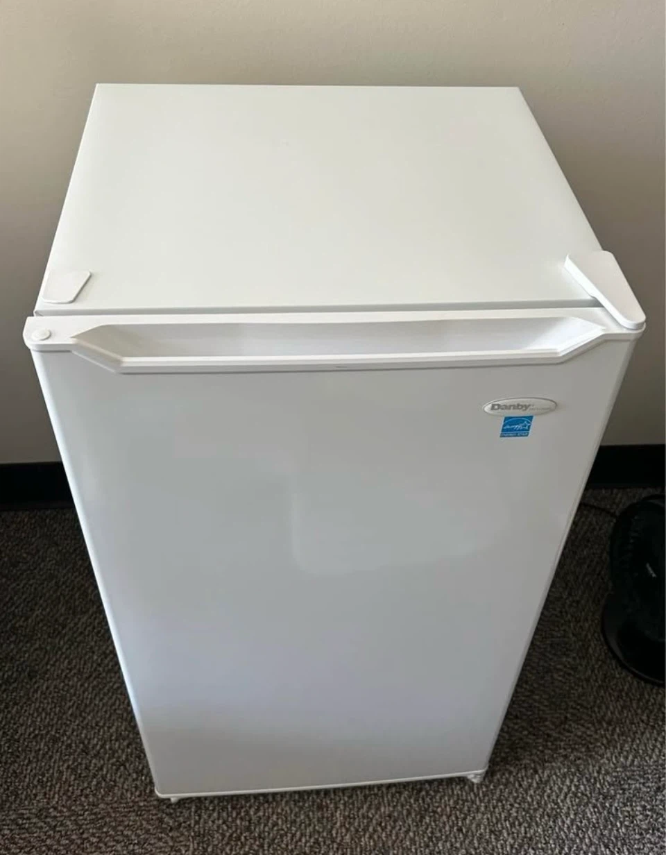 Danby Diplomat Compact Mini Fridge (available on October) - photo 4