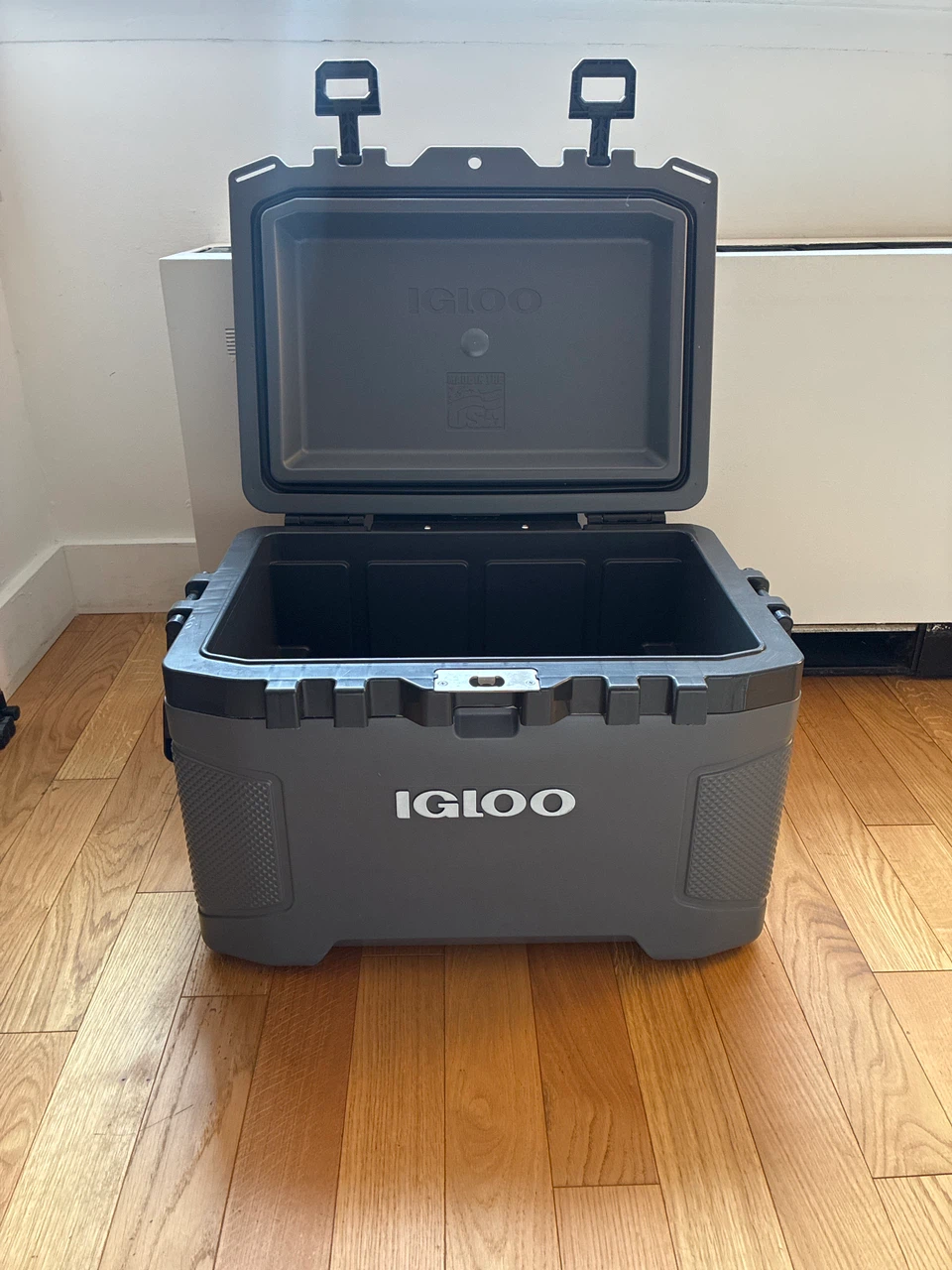 Igloo Cooler on wheels - photo 2