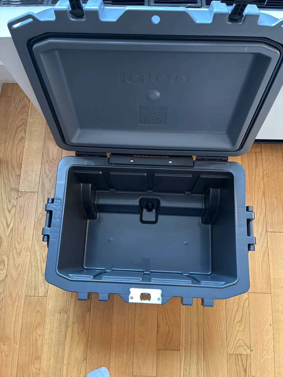 Igloo Cooler on wheels - photo 3