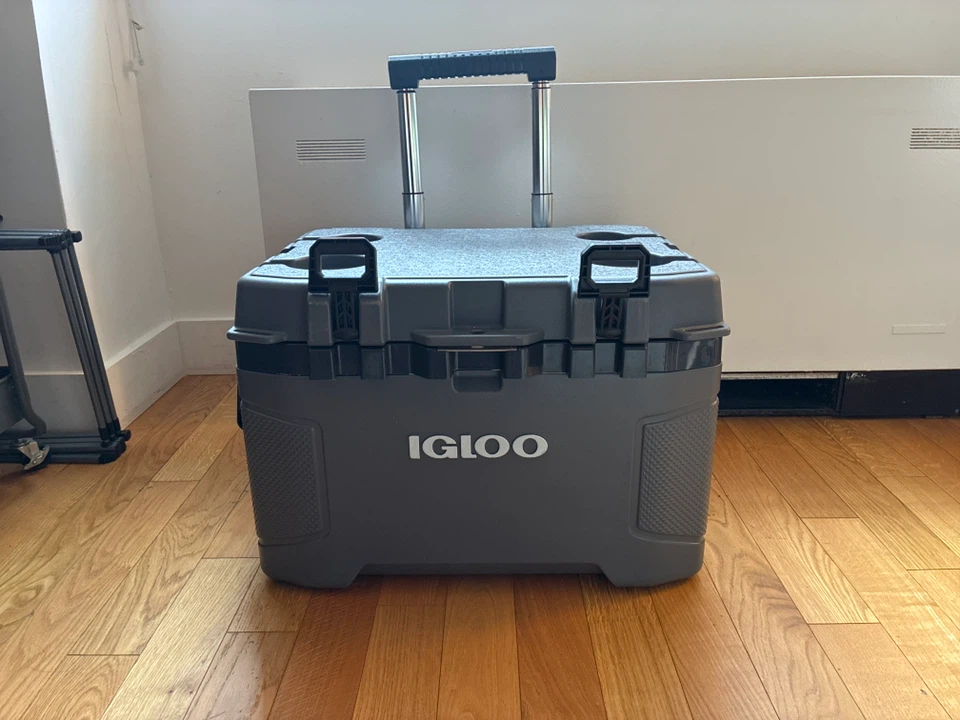 Igloo Cooler on wheels
