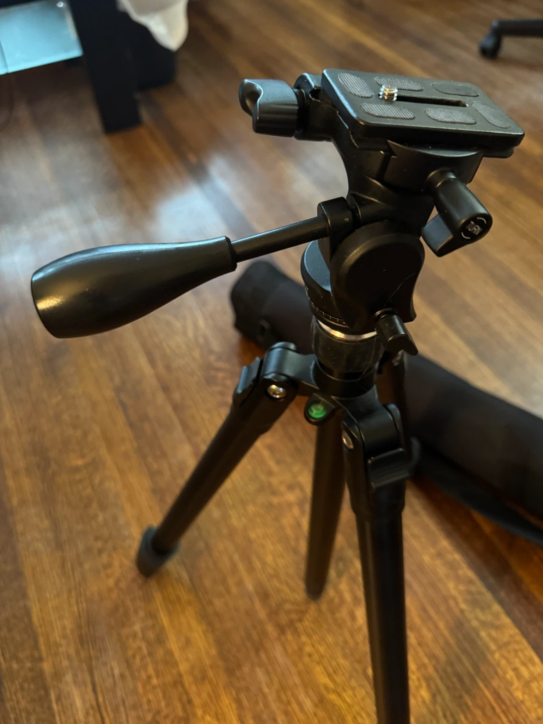 PT-TPM665-C Camera Tripod - photo 3