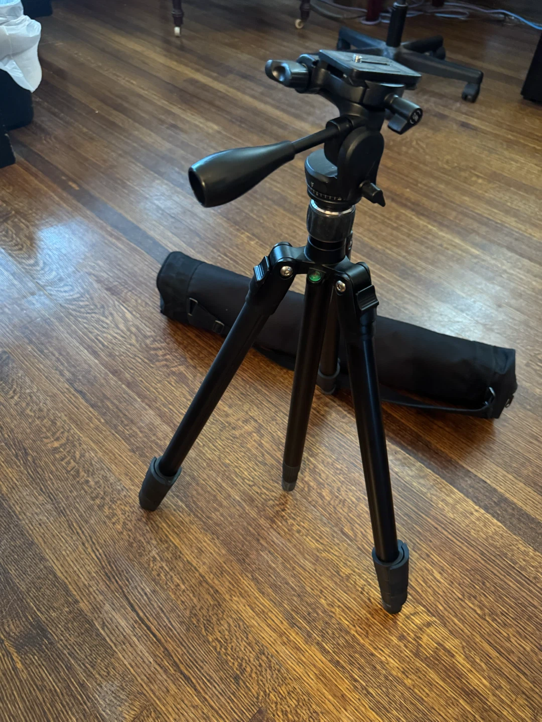 PT-TPM665-C Camera Tripod - photo 4