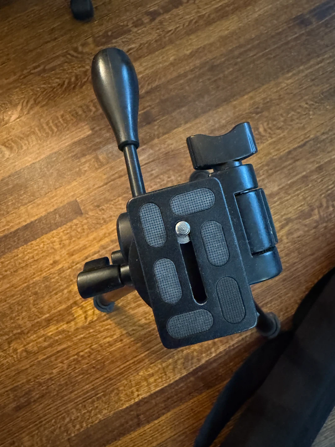 PT-TPM665-C Camera Tripod - photo 5