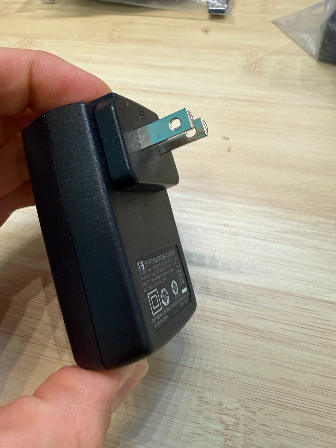 UE Switching Power Adaptor 5V 1.0A - photo 3