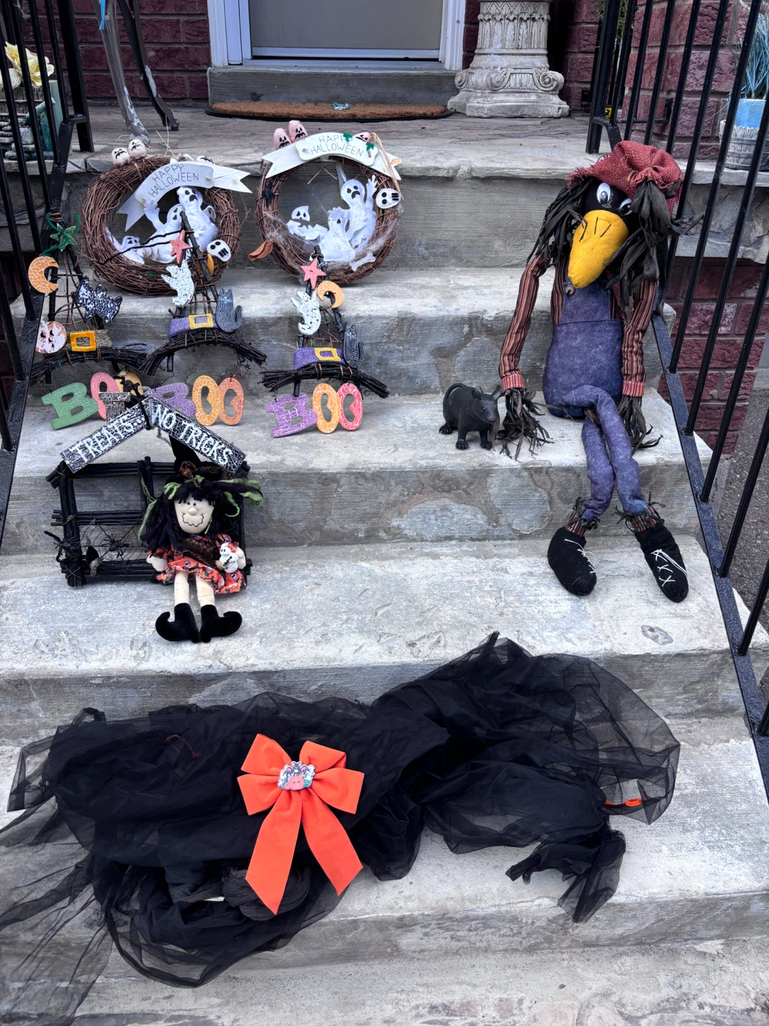 Assorted Halloween Decor and Costumes Bundle - photo 4