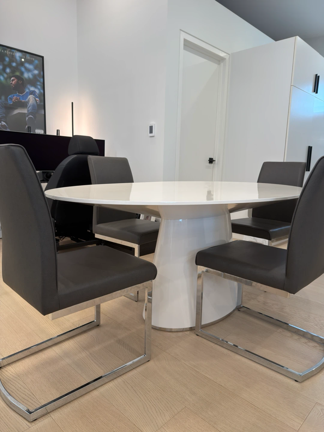 White Oval Dining Table with 4 Chairs - photo 3