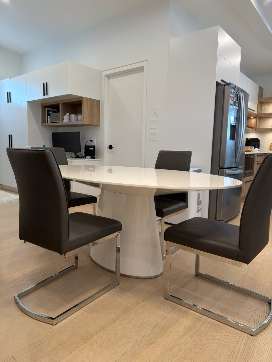 White Oval Dining Table with 4 Chairs - photo 4
