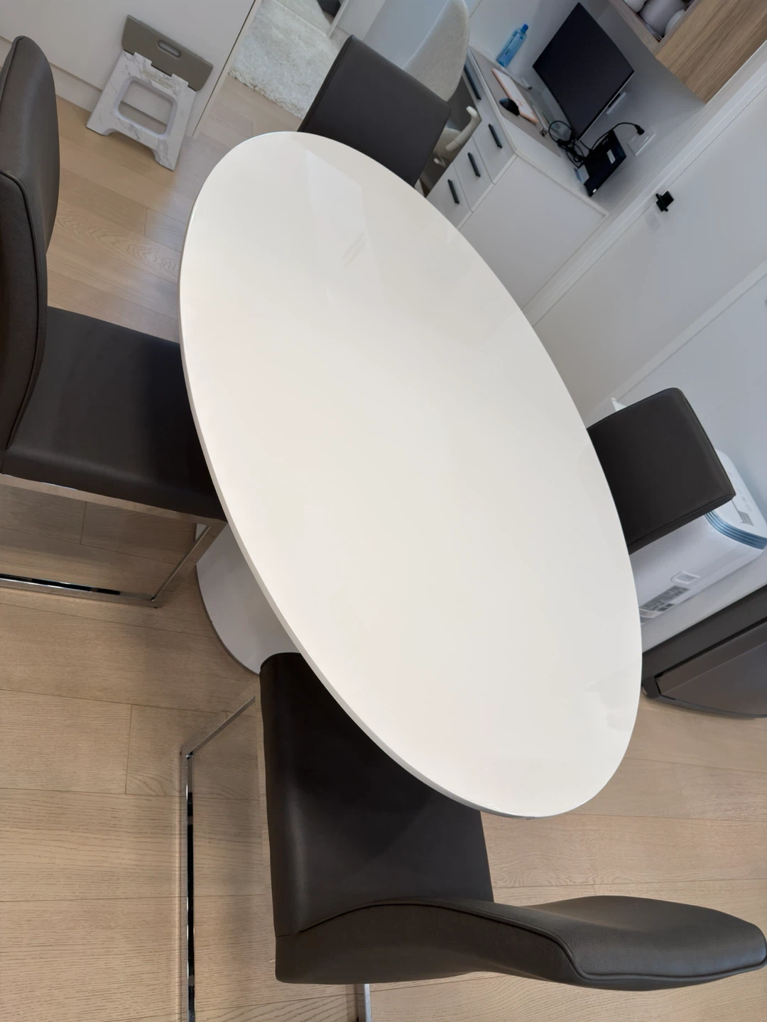White Oval Dining Table with 4 Chairs - photo 5