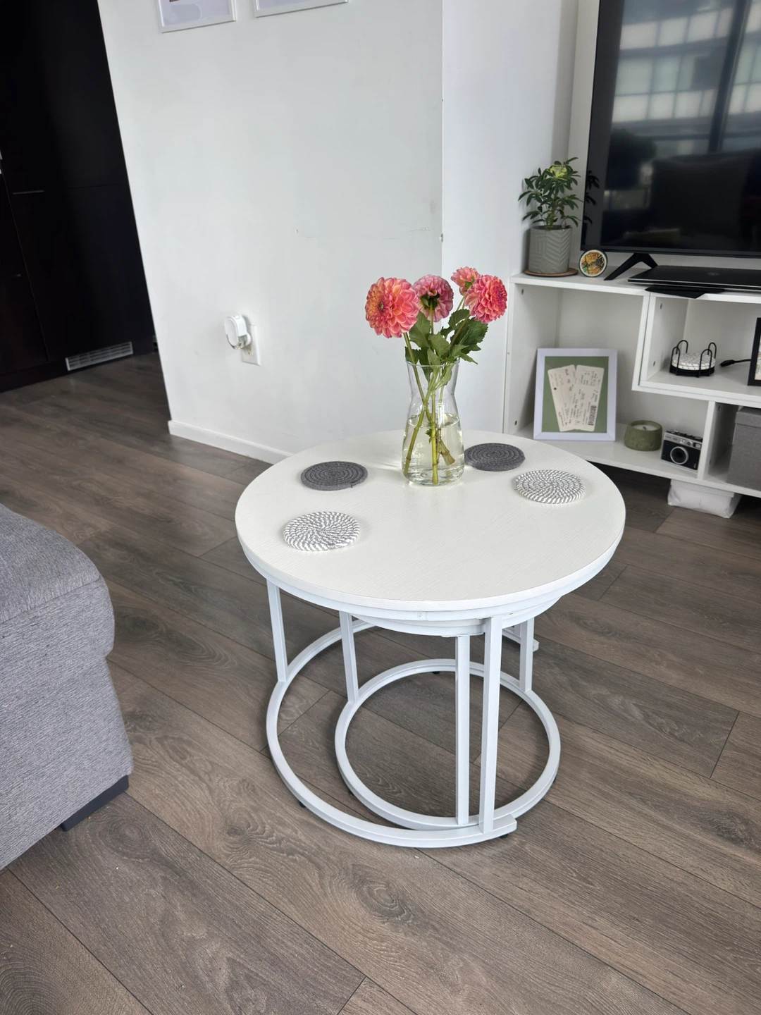 White wood nesting round coffee tables - photo 2