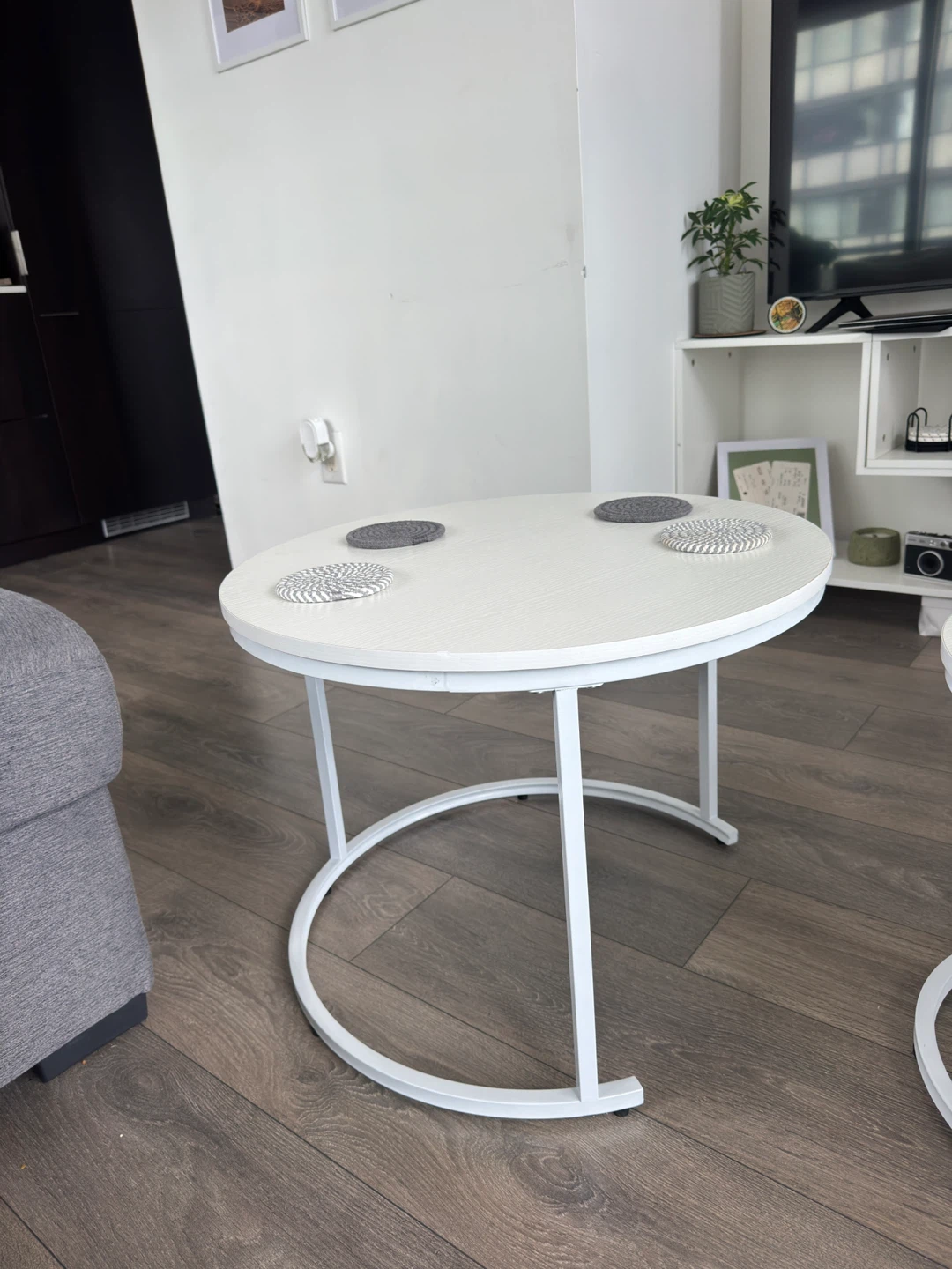 White wood nesting round coffee tables - photo 3