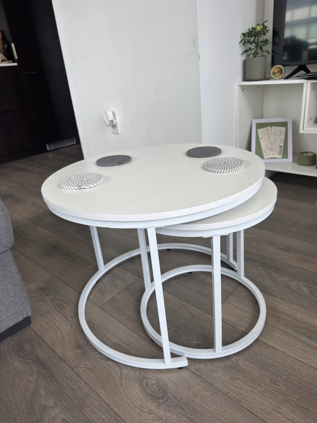 White wood nesting round coffee tables - photo 4