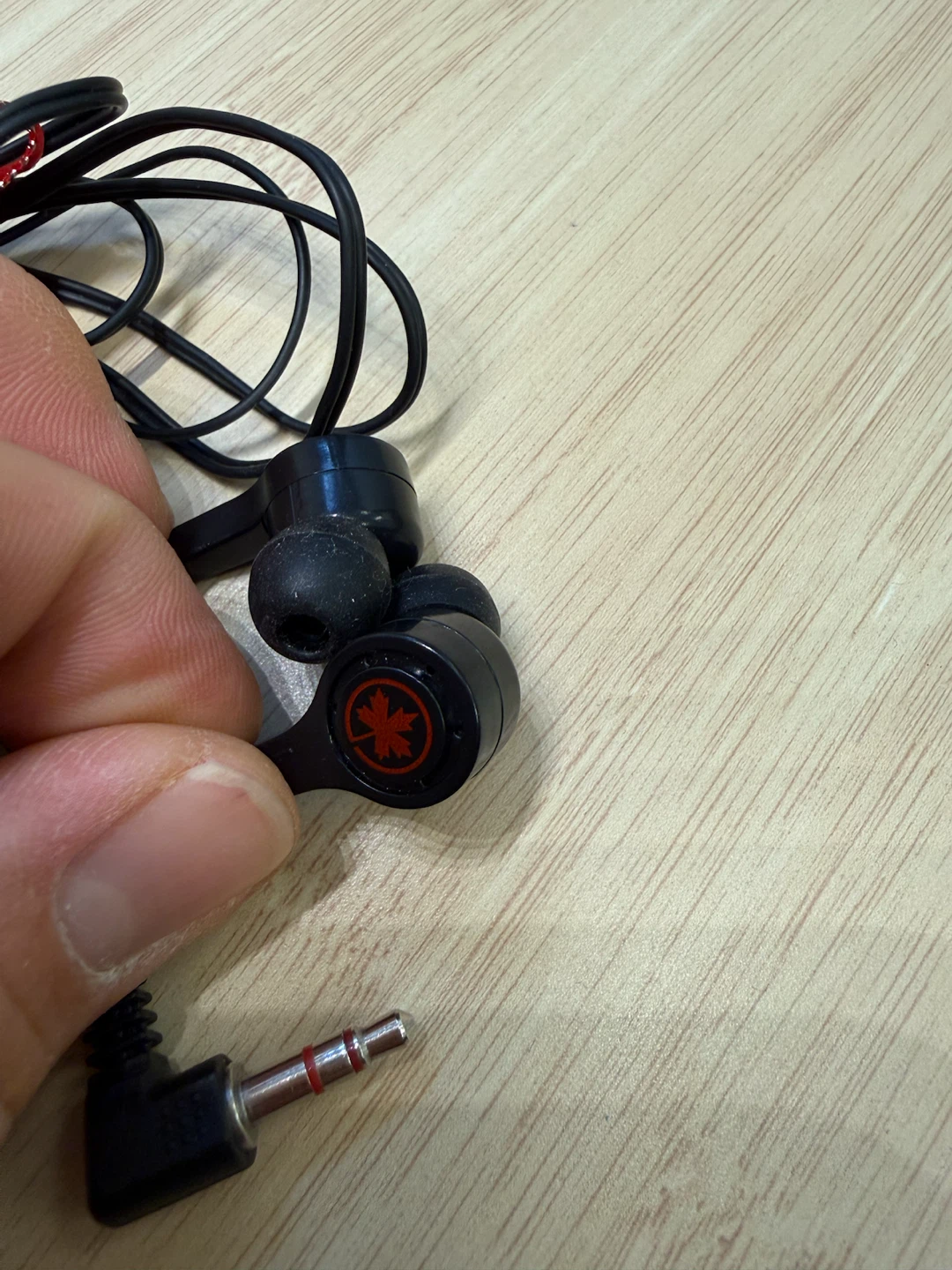 Black wired earphones with maple leaf logo - photo 3