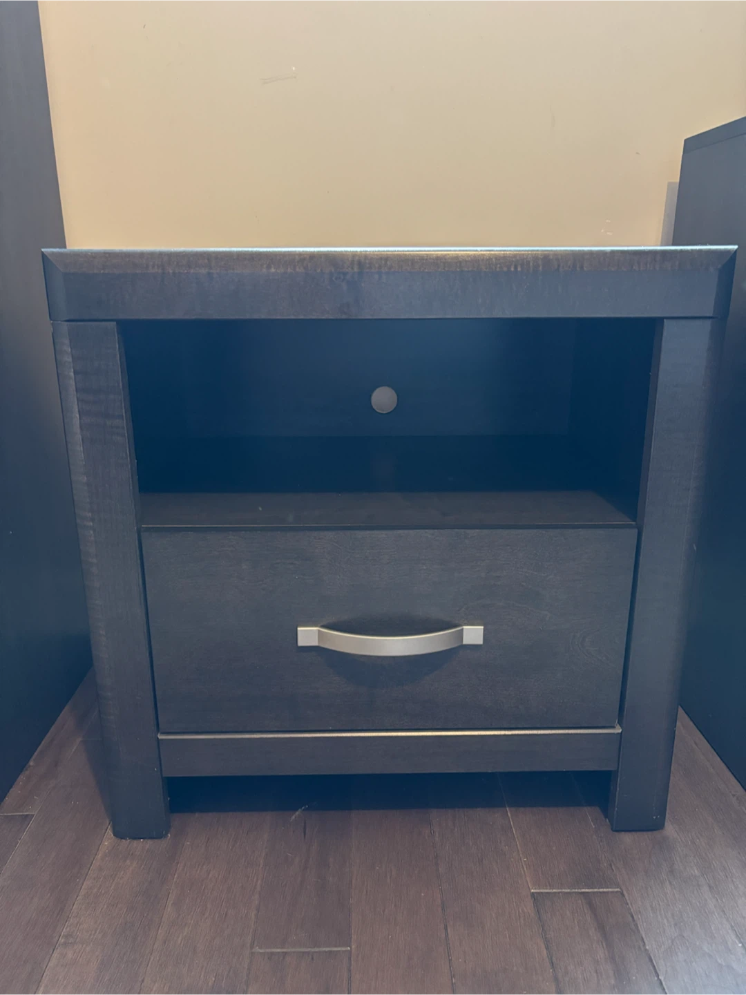 Bedroom Furniture Set - Dark Wood Finish - photo 5