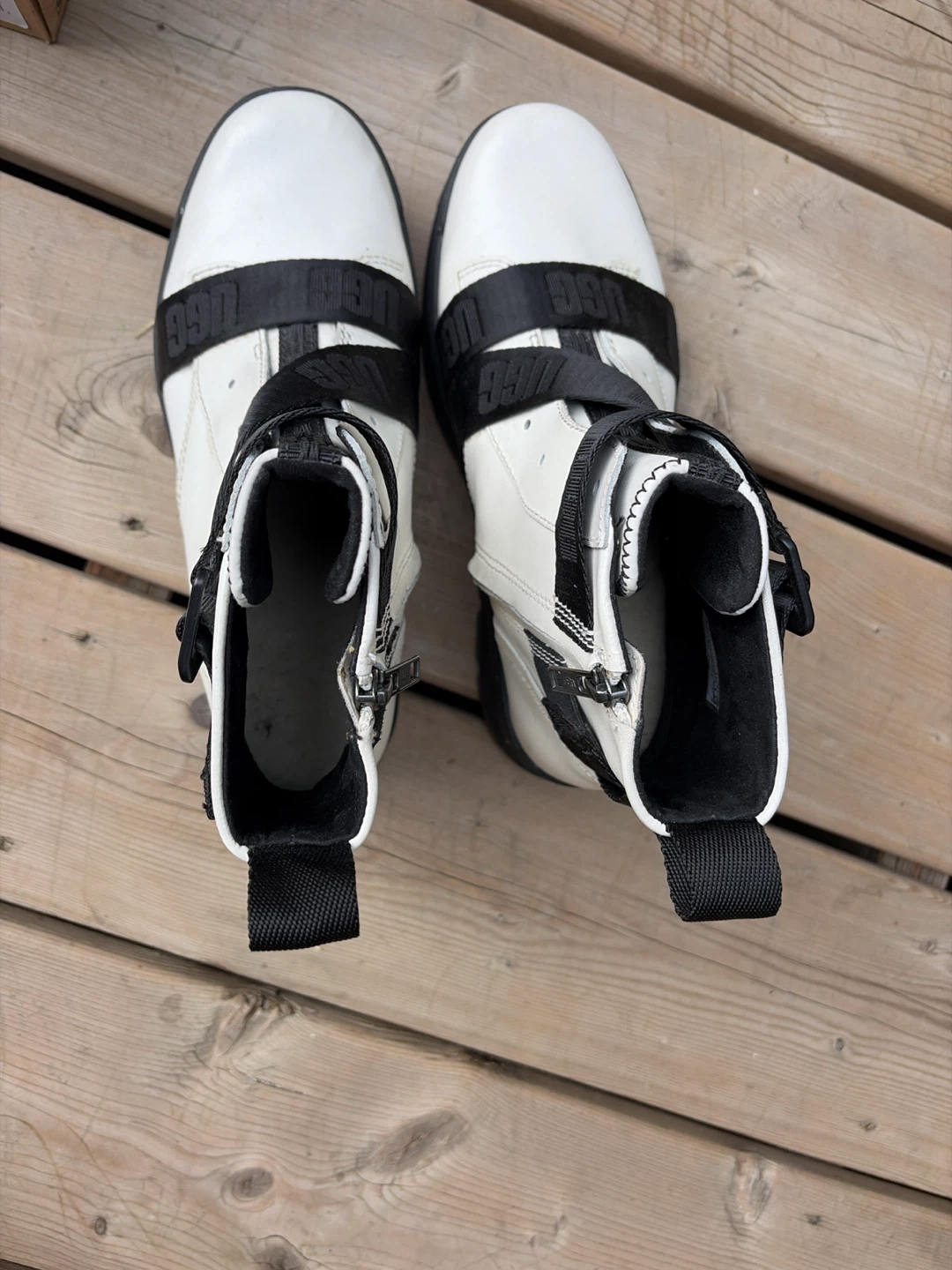 UGG women’s White Lug Sole Boots - photo 3