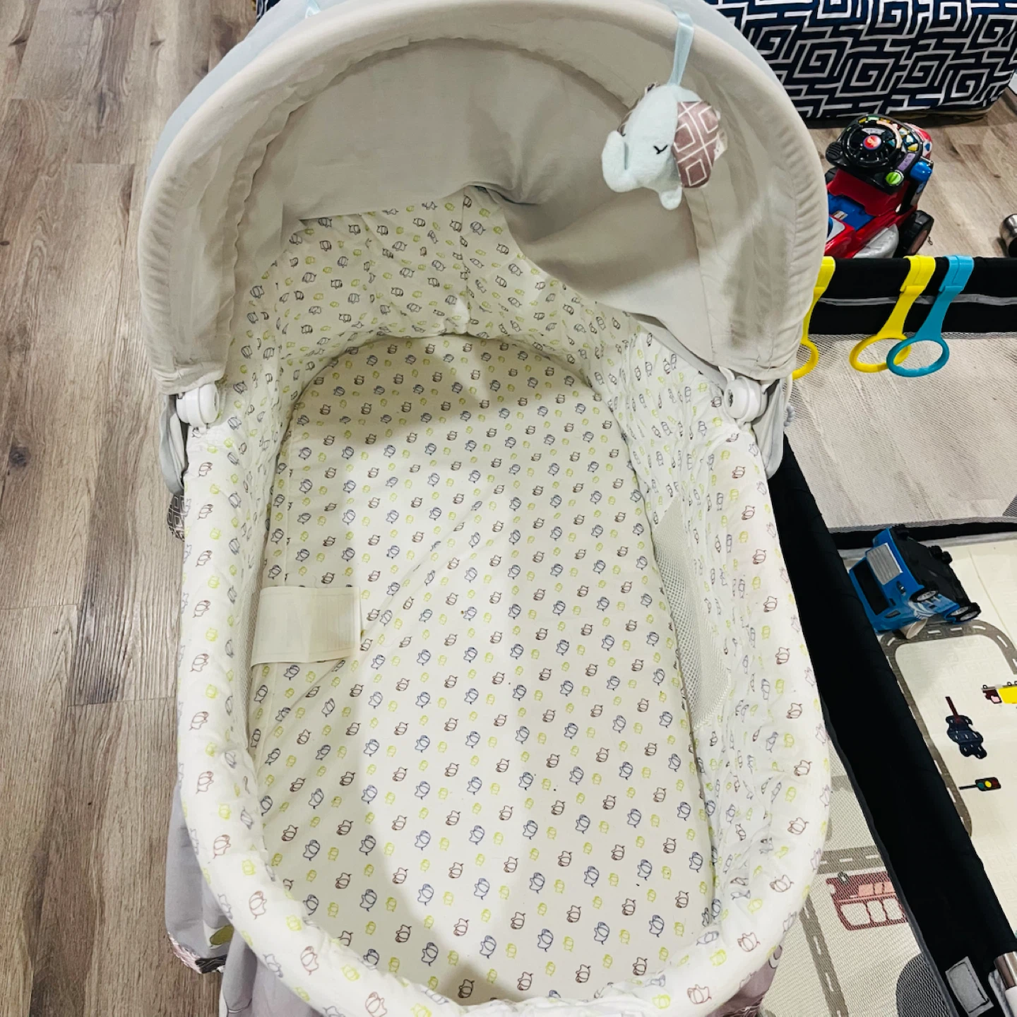 Baby Bassinet with Elephant Pattern - photo 3
