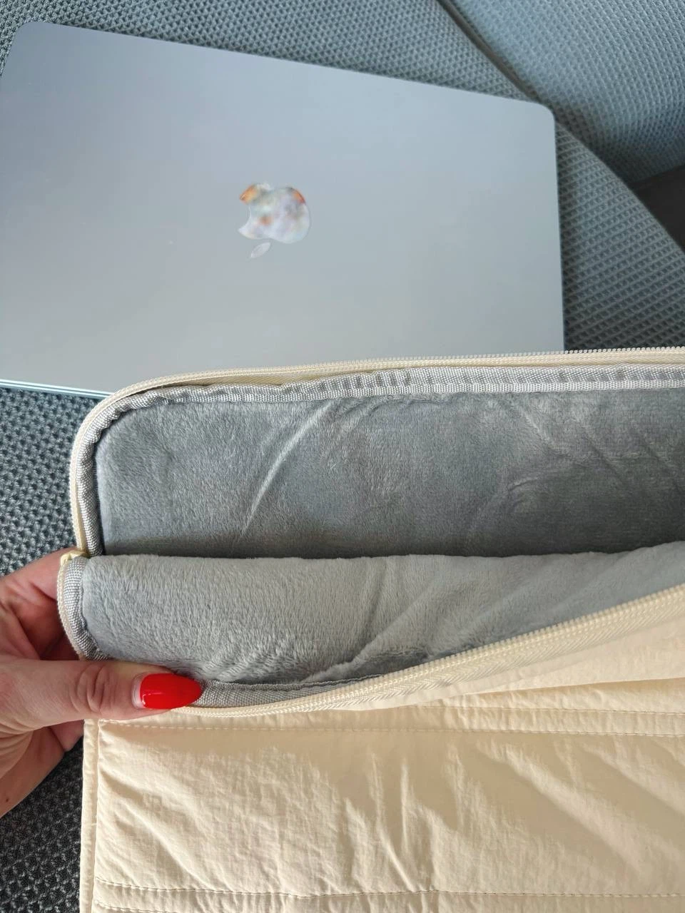 Puffy laptop sleeve 13.5 inch — beige - photo 2
