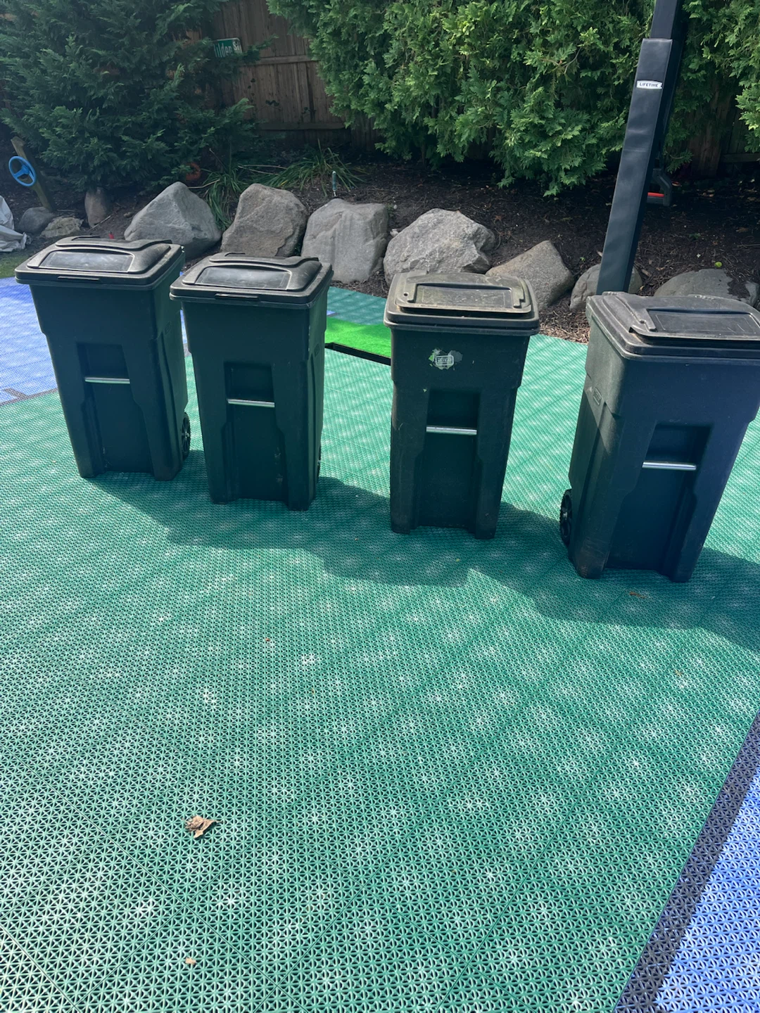 Toter 32-Gallon Wheeled Trash Can
