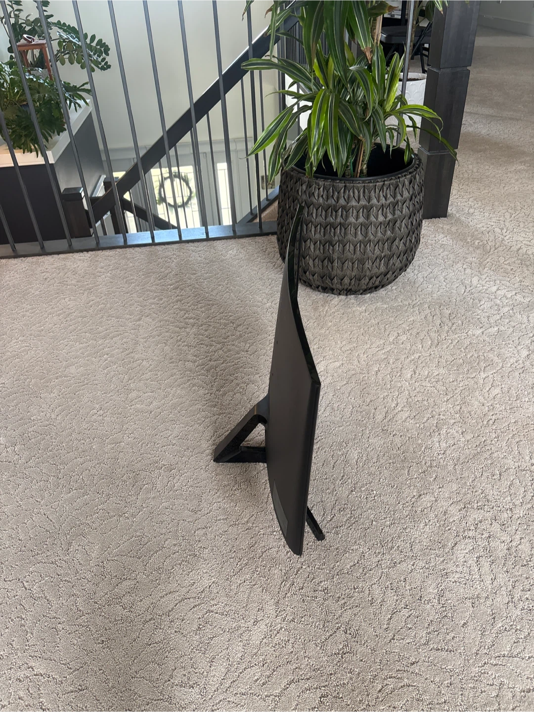 Samsung Essential S3 27" Curved Monitor (100Hz) - photo 2