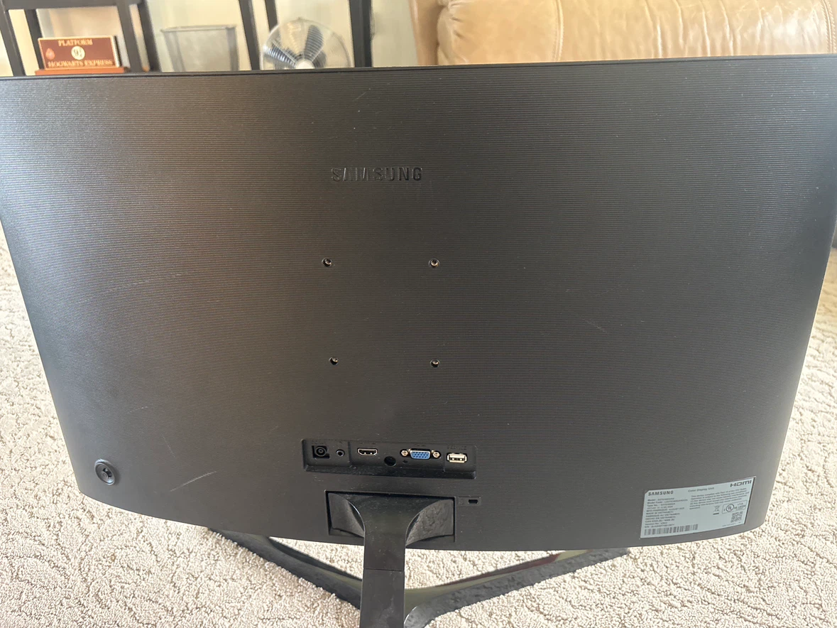 Samsung Essential S3 27" Curved Monitor (100Hz) - photo 3
