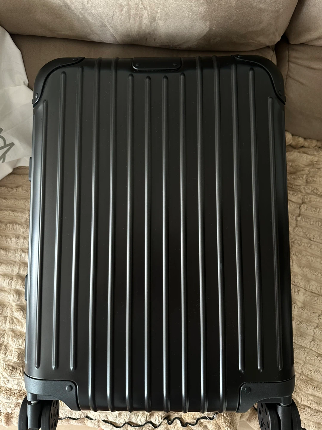 Black Rimowa cabin luggage - photo 2