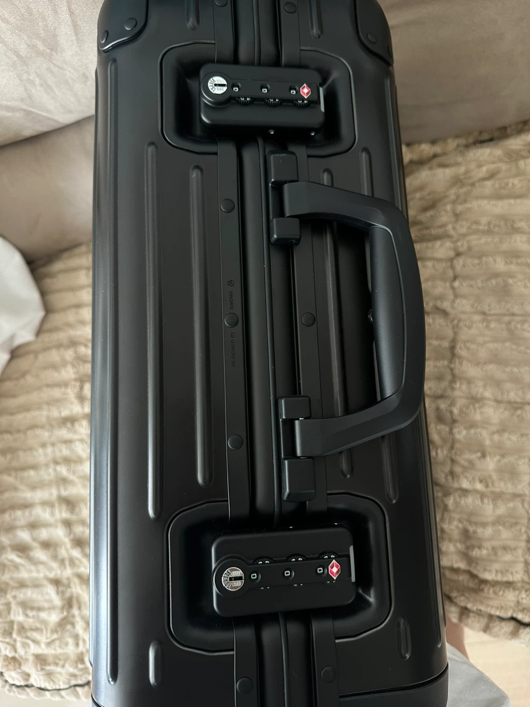Black Rimowa cabin luggage - photo 4