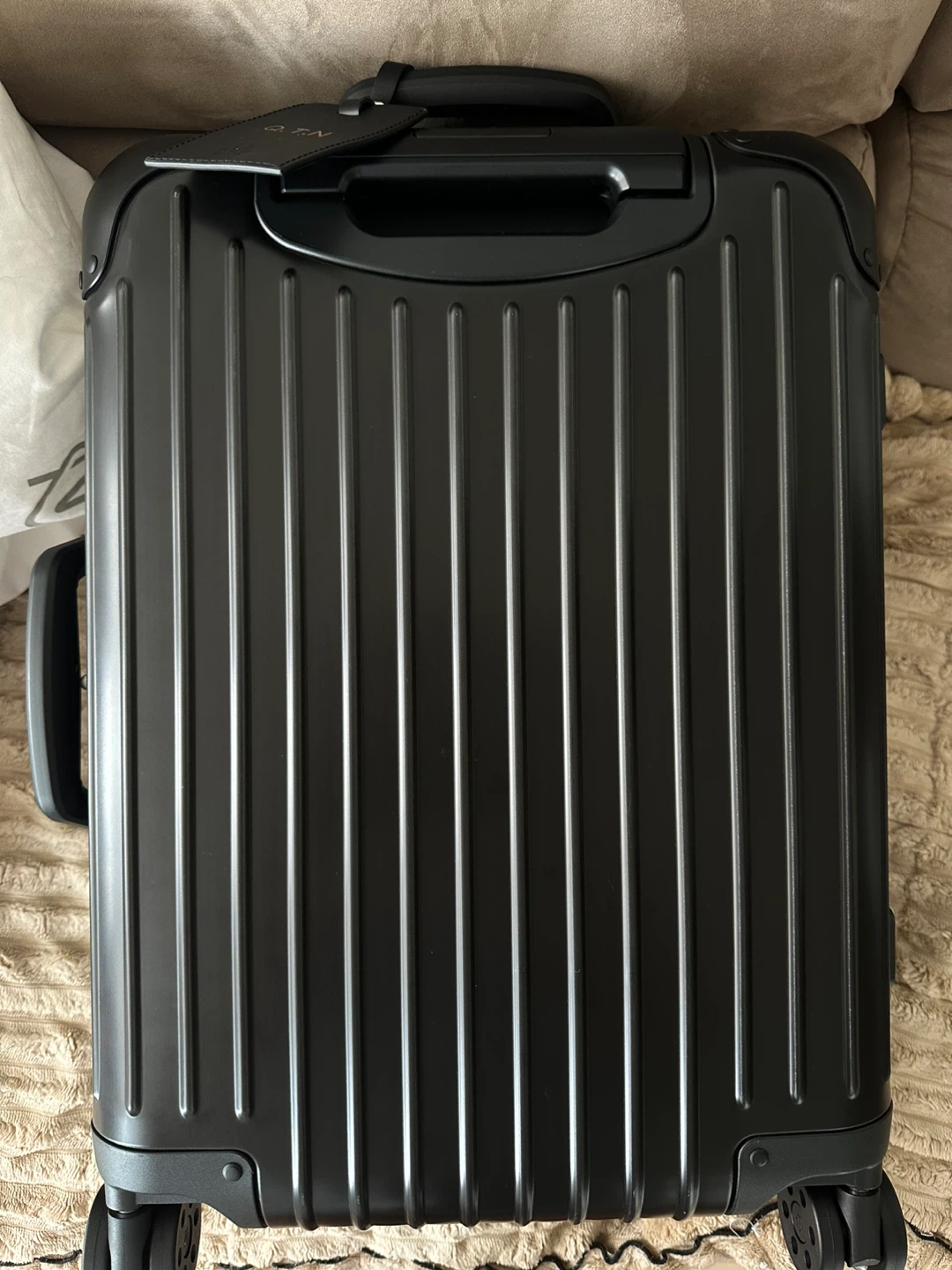 Black Rimowa cabin luggage - photo 5