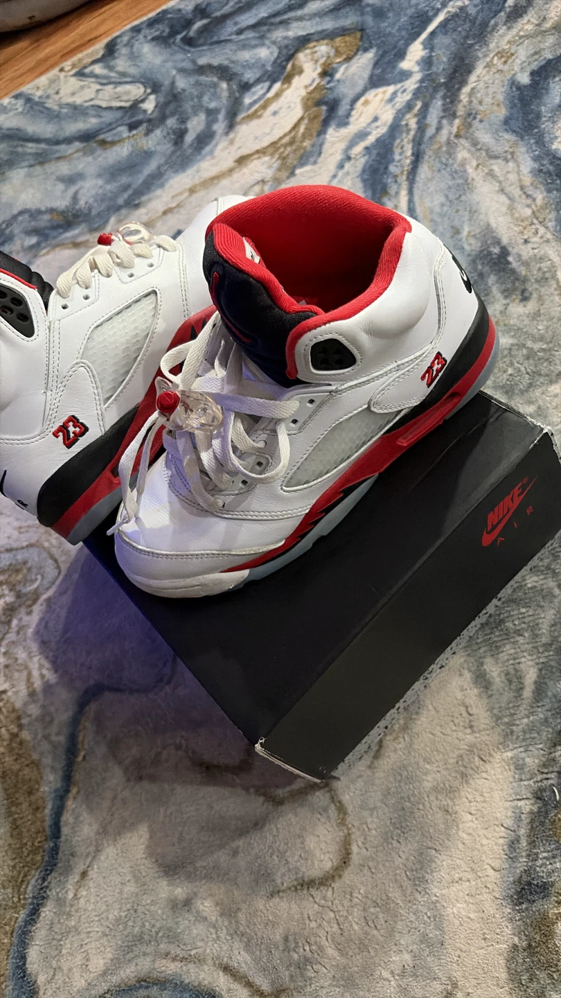 Nike Air Jordan 5 Fire Red size 5y