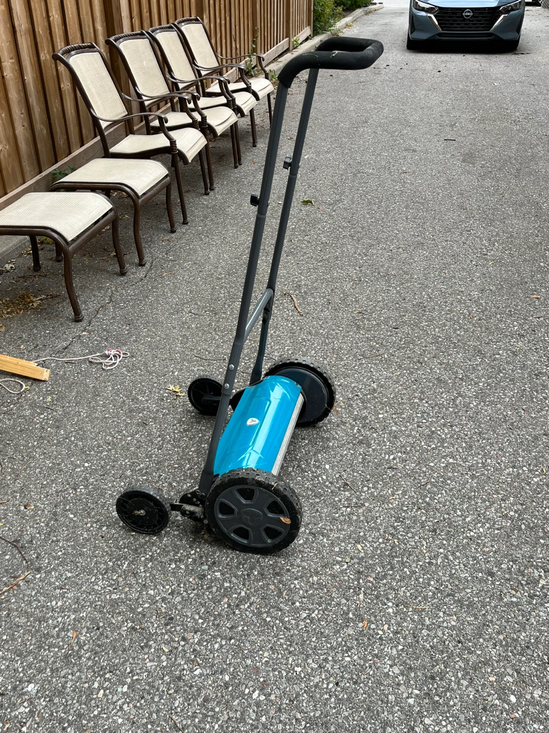 Yardworks Manual Reel Lawn Mower