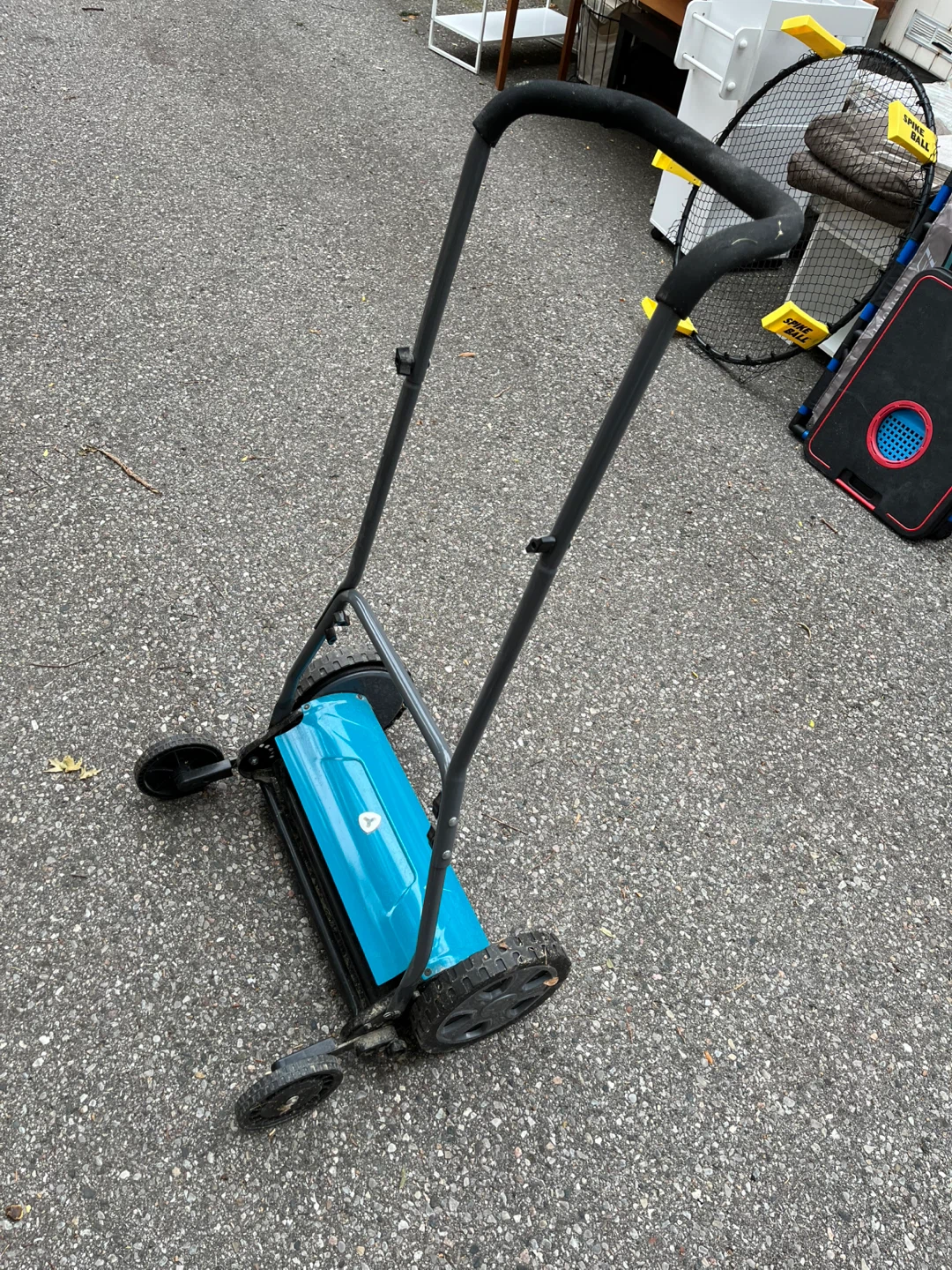 Yardworks Manual Reel Lawn Mower - photo 2