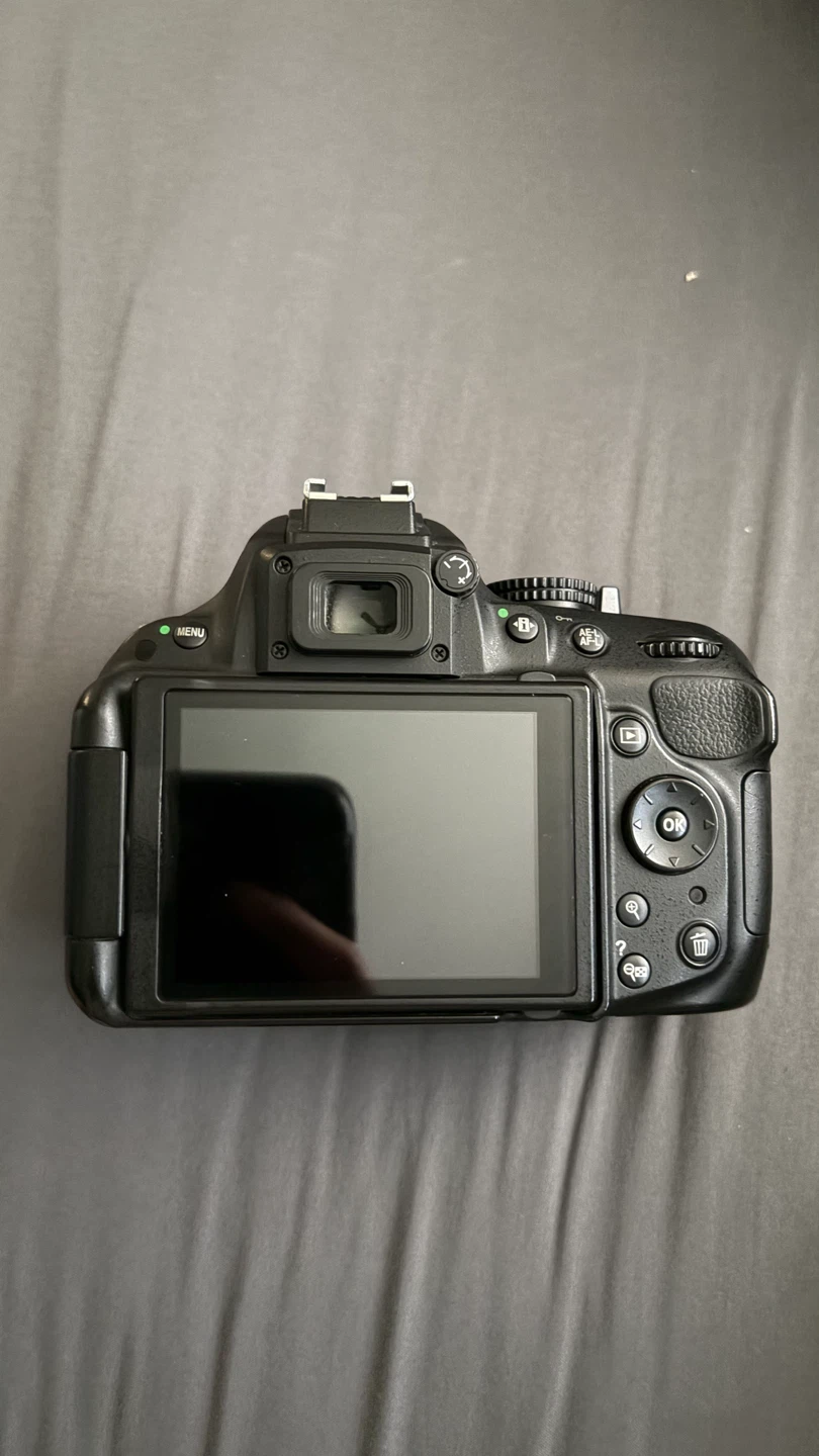 Nikon D5200 Camera and Sigma 100-400mm Lens - photo 4