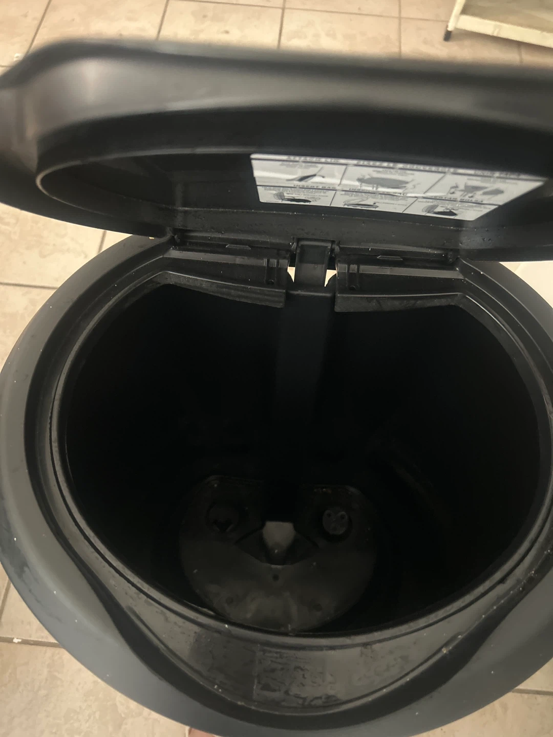 KIS Elite Series Step-On Waste Bin 40L - photo 4