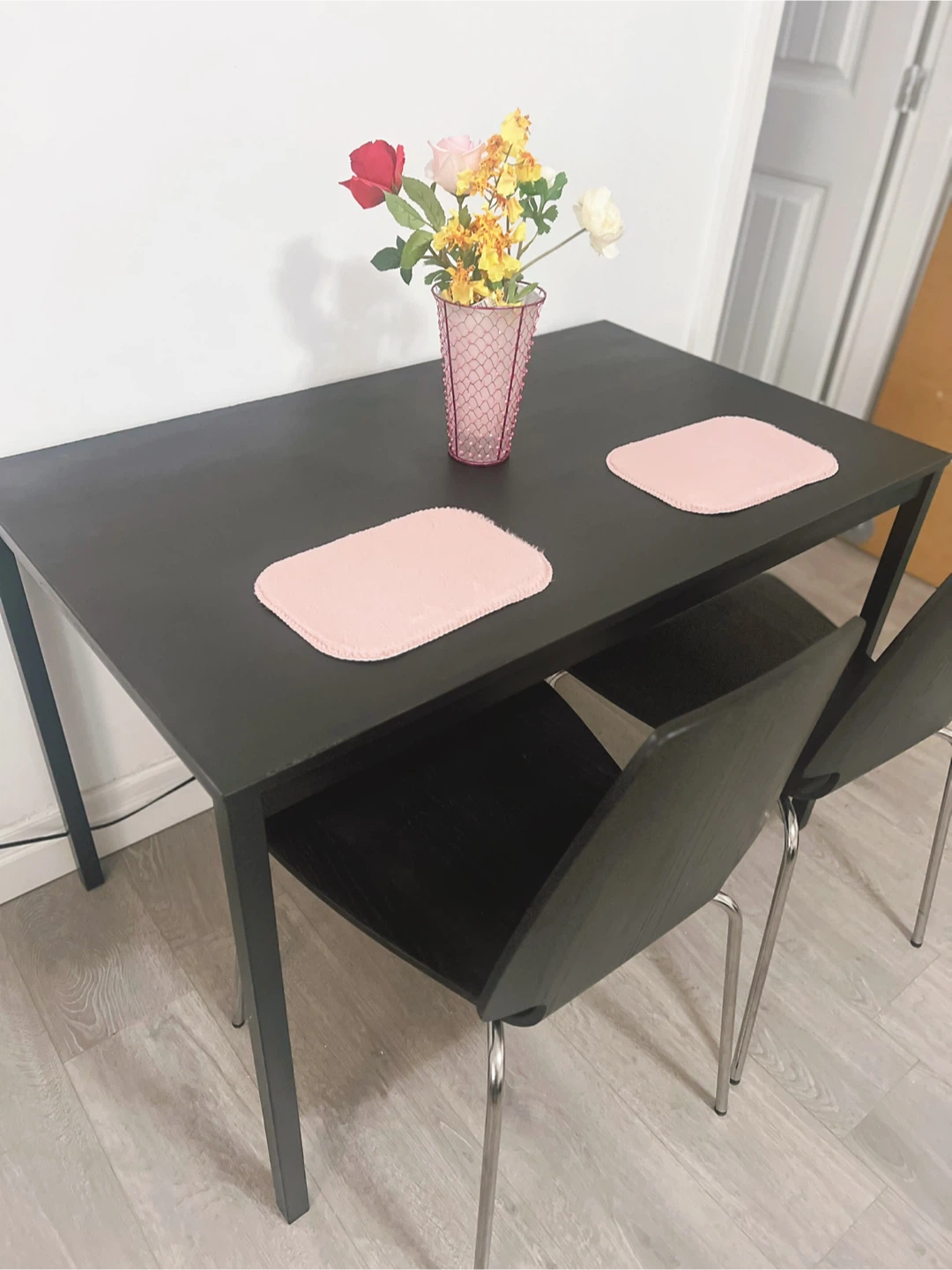 IKEA Table and Two Chairs,delivery available - photo 3