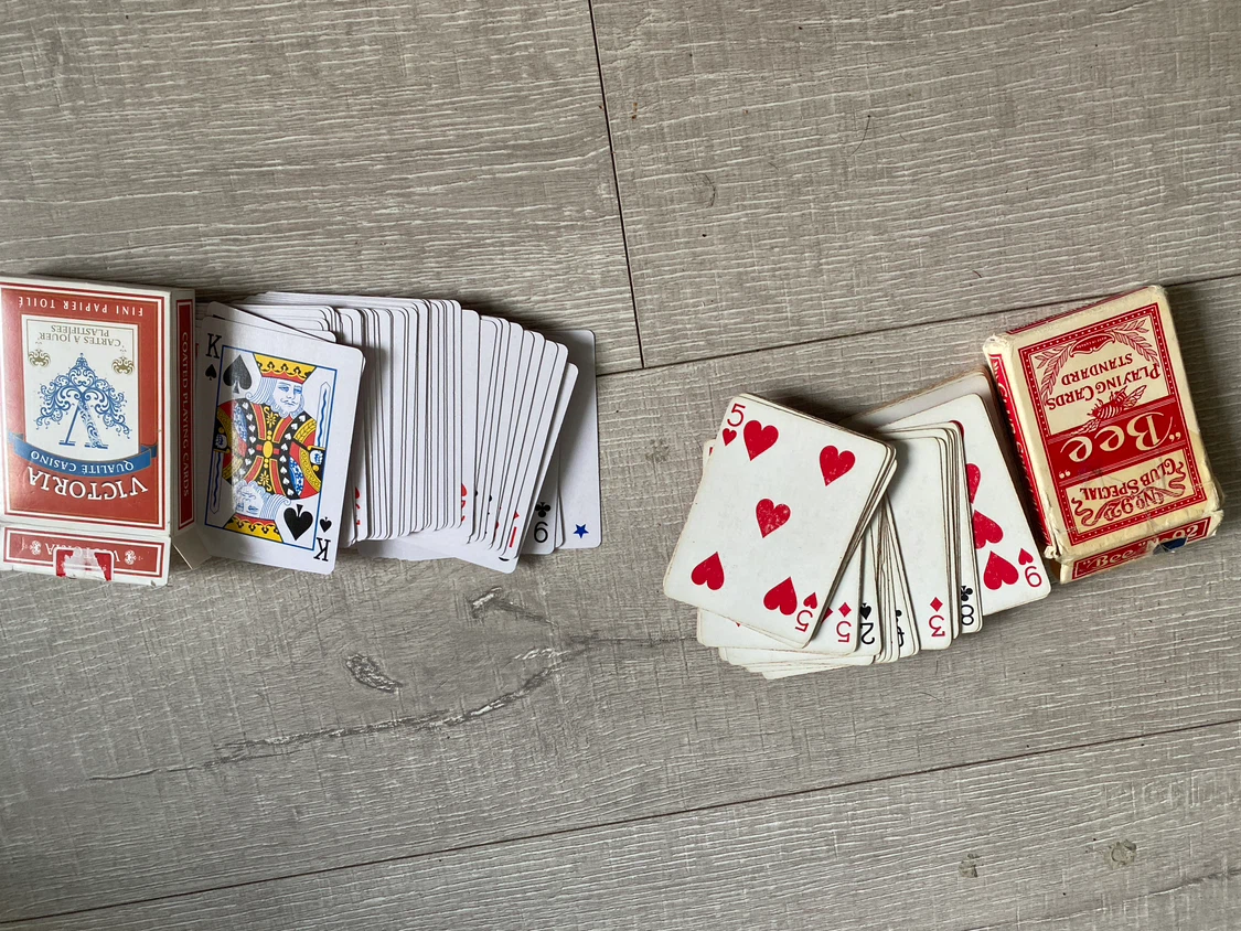 Two decks of playing cards: Bee and Victoria - photo 4
