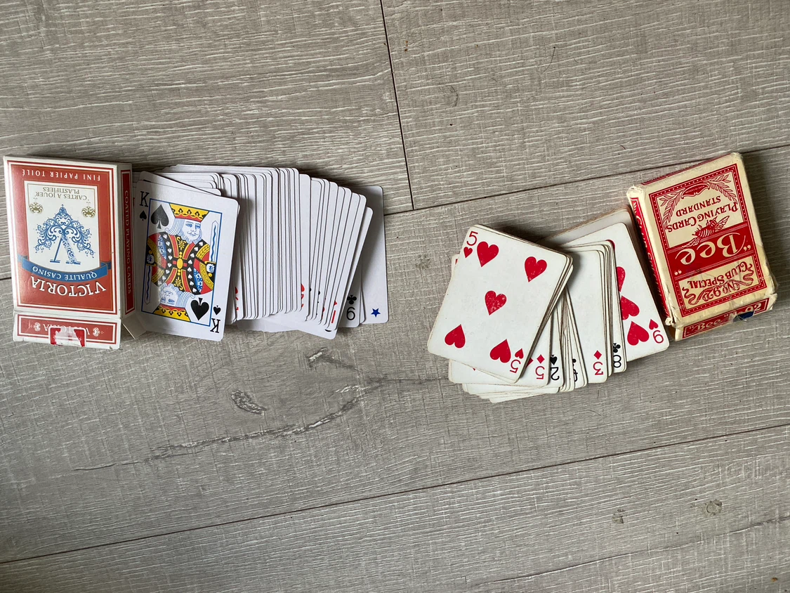 Two decks of playing cards: Bee and Victoria - photo 5