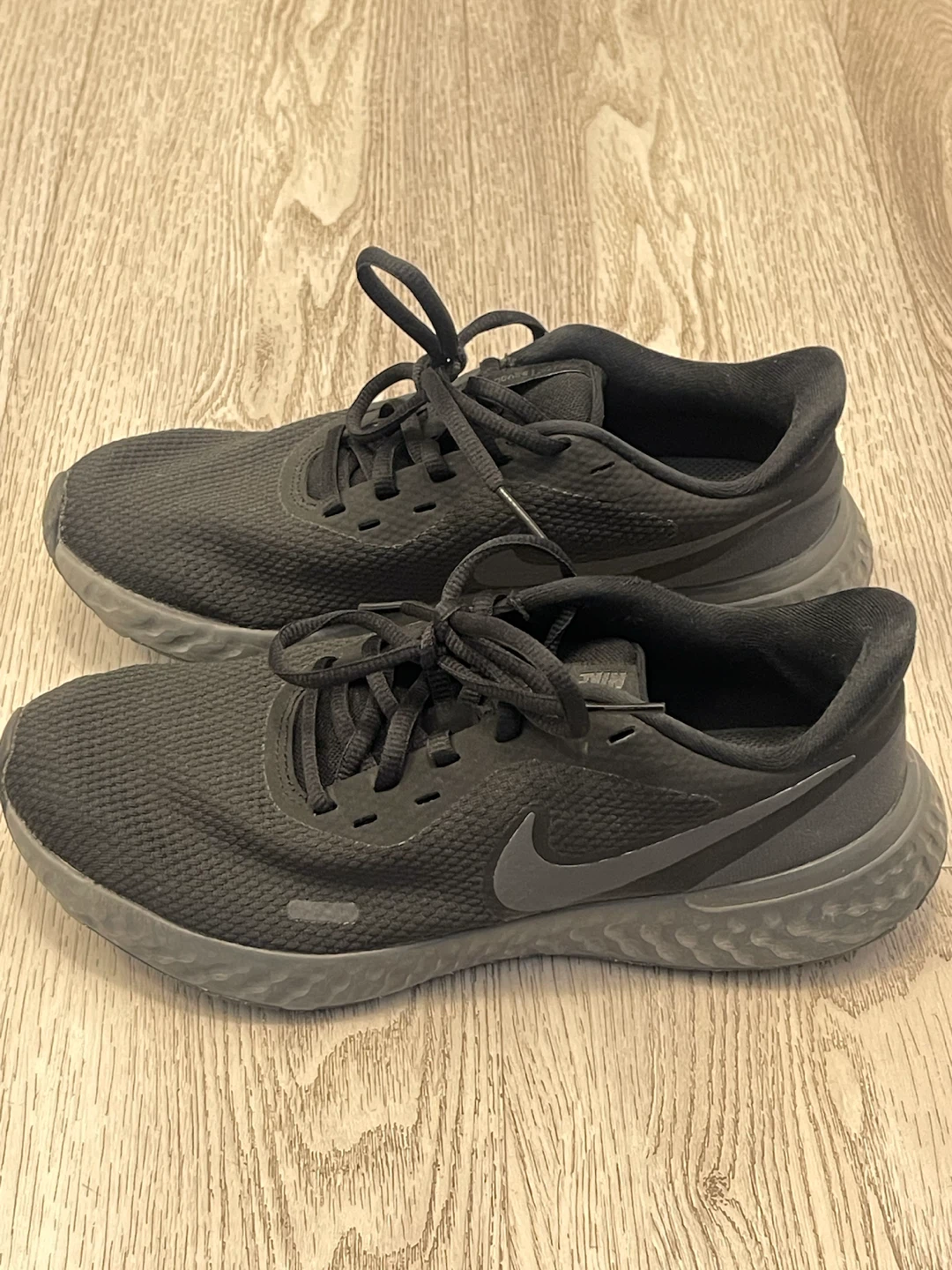 *Nike women’s running shoes black size 8 $30*