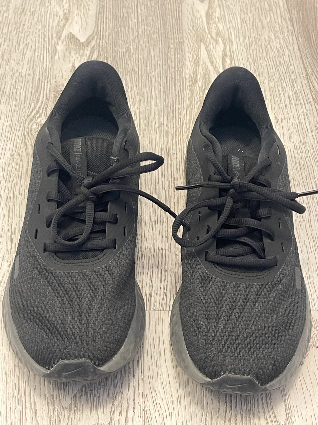 *Nike women’s running shoes black size 8 $30* - photo 2