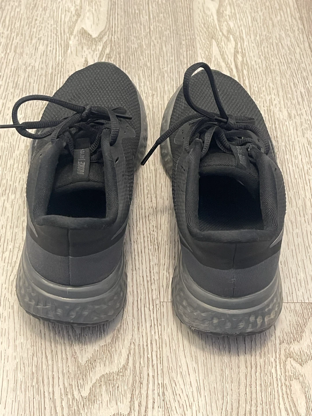 *Nike women’s running shoes black size 8 $30* - photo 3