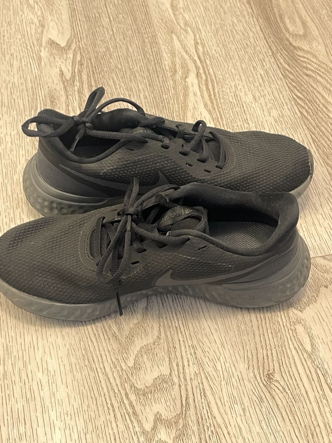 *Nike women’s running shoes black size 8 $30* - photo 4