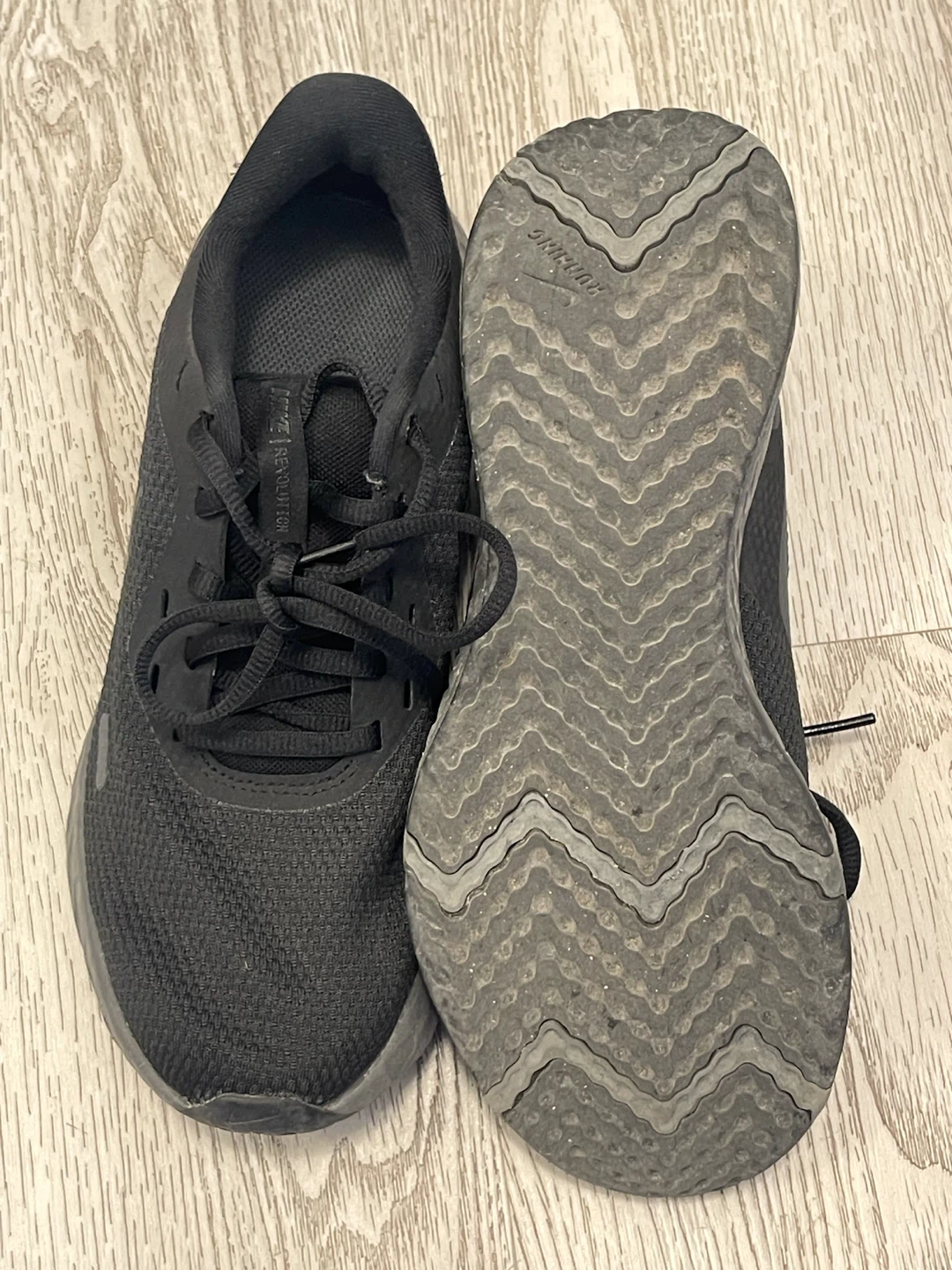 *Nike women’s running shoes black size 8 $30* - photo 5