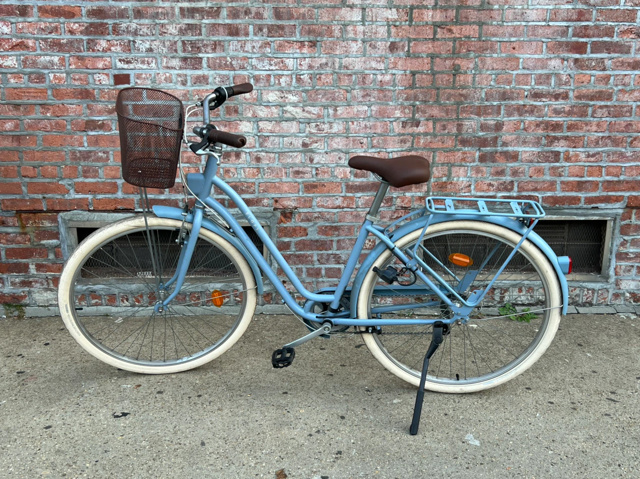 Light Blue Retro-Style City Bike