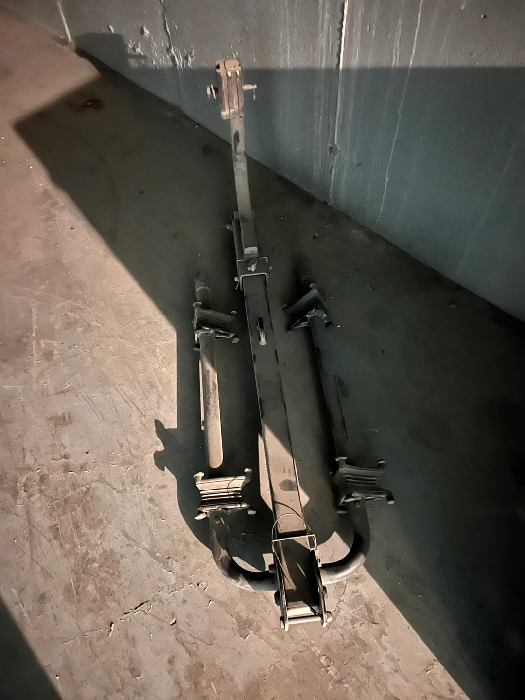 Hitch-mounted bicycle rack